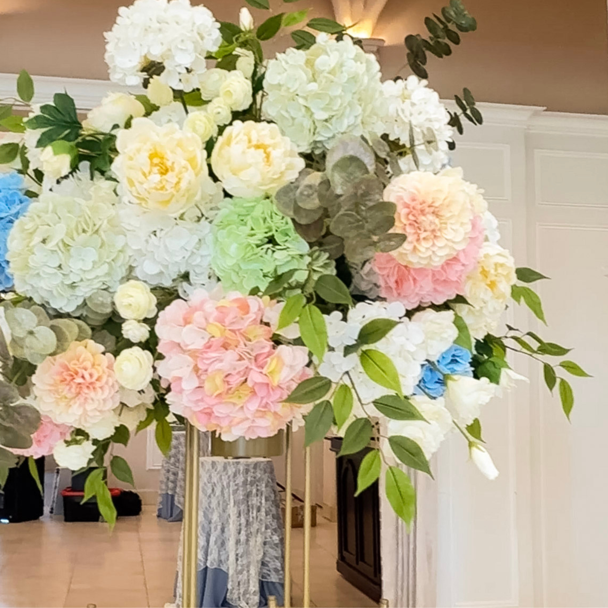 Elizabeth Grand Centerpieces on Harlow Stands | Set of 6